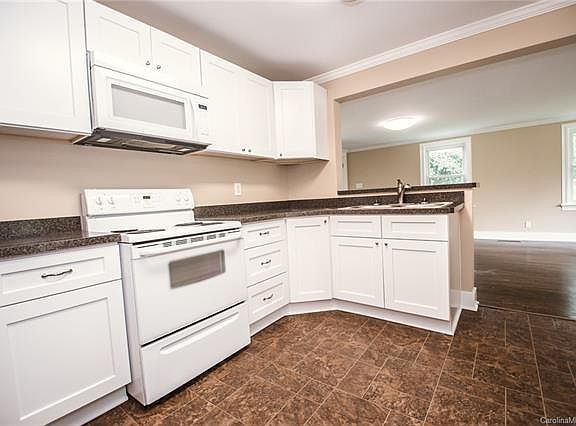 2nd image of 729 Park Dr