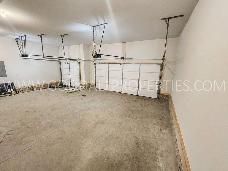 650 NW Rosemont Dr — Photo 15