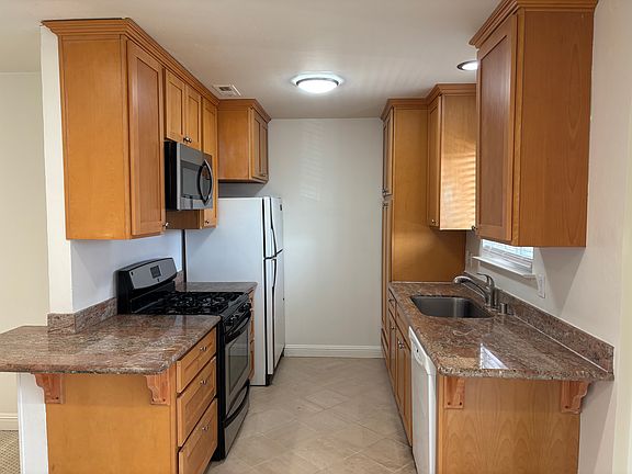 4th image of 1357 Phelps Ave APT 10