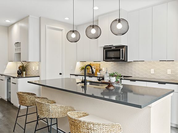 3rd image of 4703 Munger Ave #102