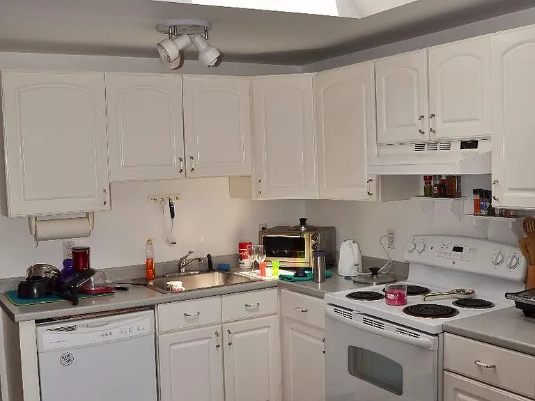 66 Brooks St #3 — Photo 9
