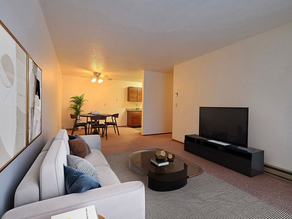 Fargo, ND Village West Apartments | Living