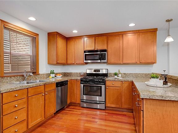 5th image of 1027 NE 123rd St APT C