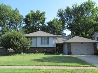 1527 W Highland St, Springfield, MO 65807