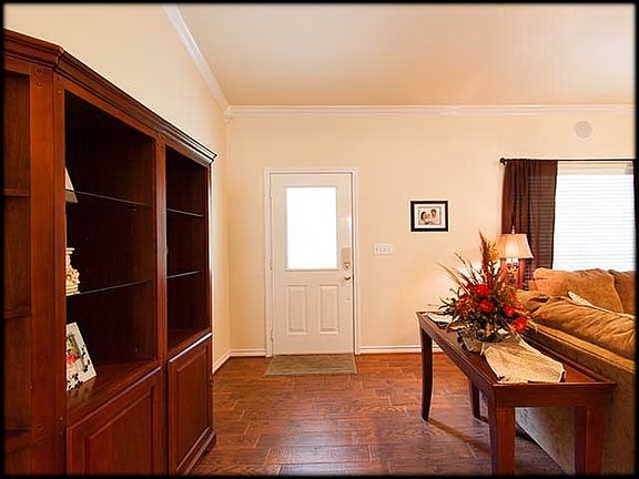 4th image of 22380 Margaret St