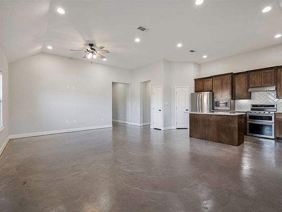 4th image of 1021 N Maple St