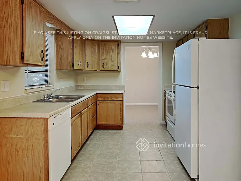 1856 Edith St NE — Photo 7