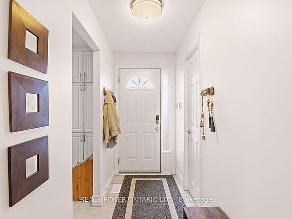 3rd image of 1699 E Lamoureux Dr