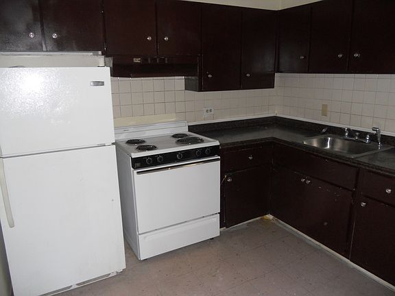 5th image of 425 Porter Ave APT 404