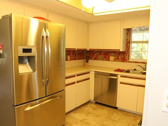 5th image of 220 Capstan Dr