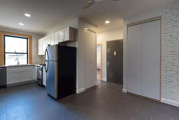 Rented by Easy Street Properties | media 26