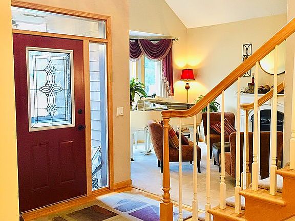 vaulted 2 story foyer