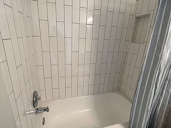 5th image of 250 E Belcourte Pl