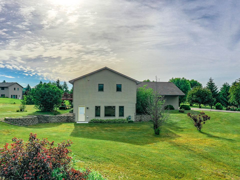 2nd image of 530 Orchard Dr