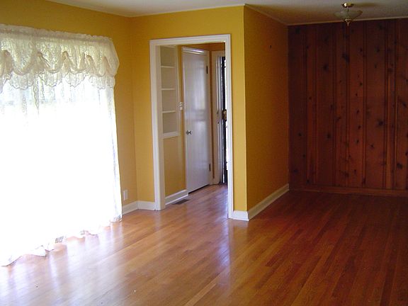 3rd image of 4532 N Wahli Dr NE