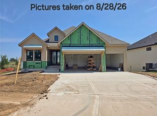 11203 S Sunray Dr, Olathe, KS 66061
