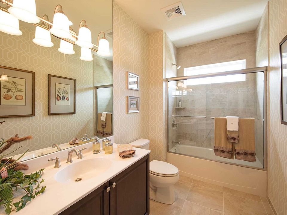 1st image of 18 Greentree Ct