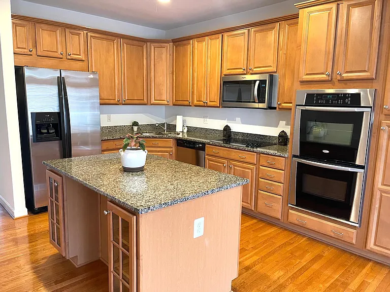 1560 Rutland Way — Photo 4