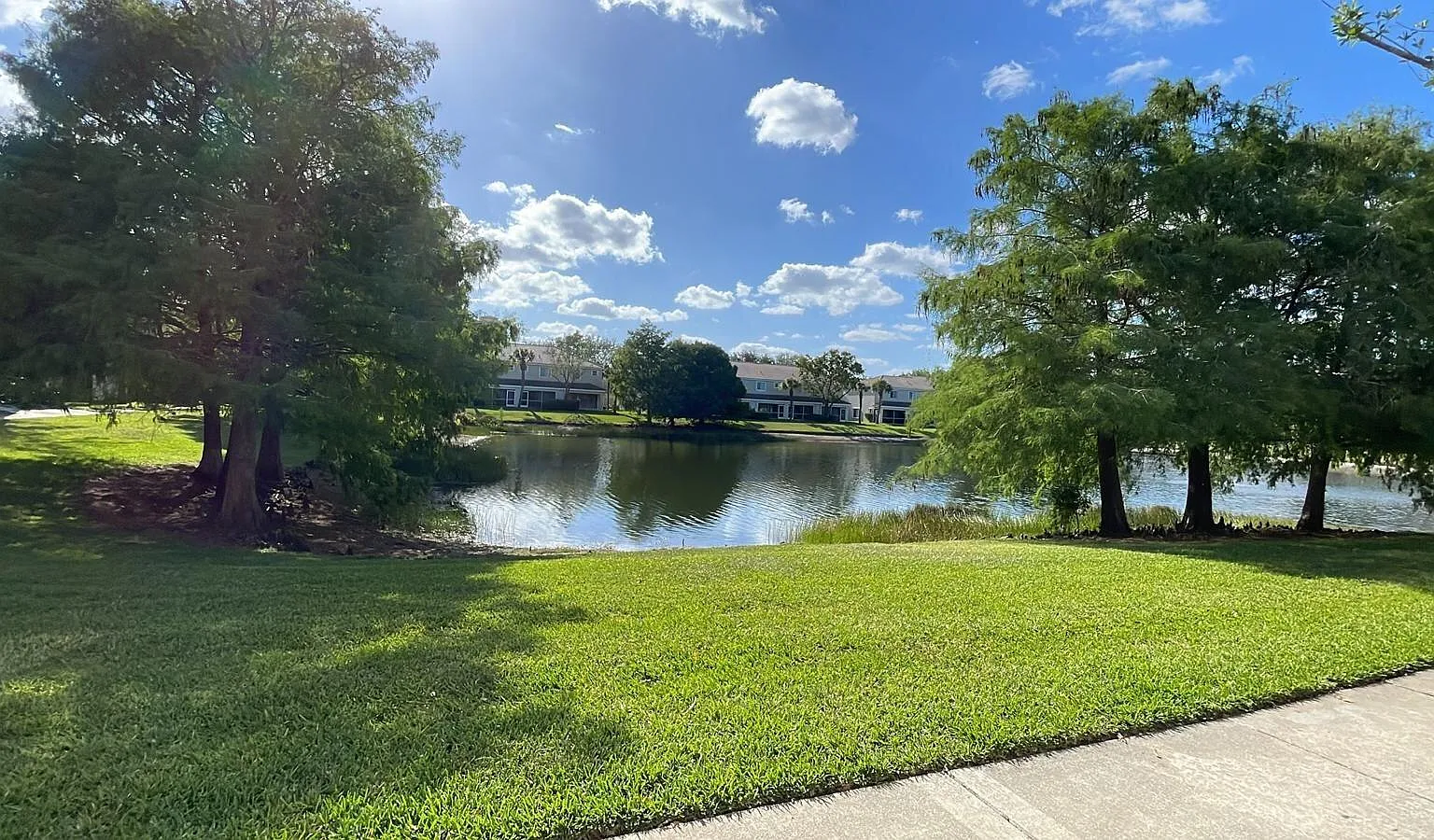 2 bed, 2.5 bath, 1008 sqft, $2,250 — Photo 2
