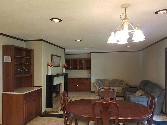 5th image of 717 Jackson Dr