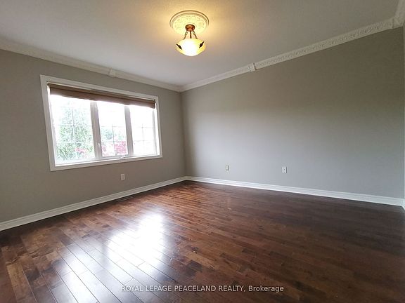 4th image of 48 Barberry Cres
