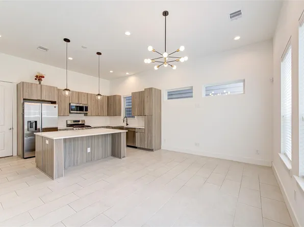 564 Janisch Rd, Houston, TX 77018