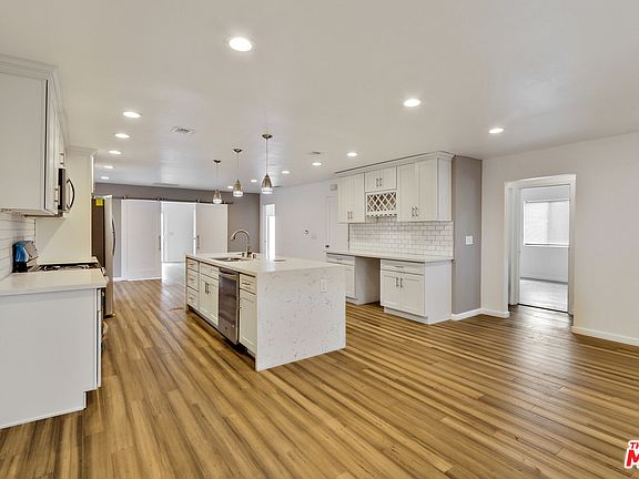 4th image of 3257 W 135th St