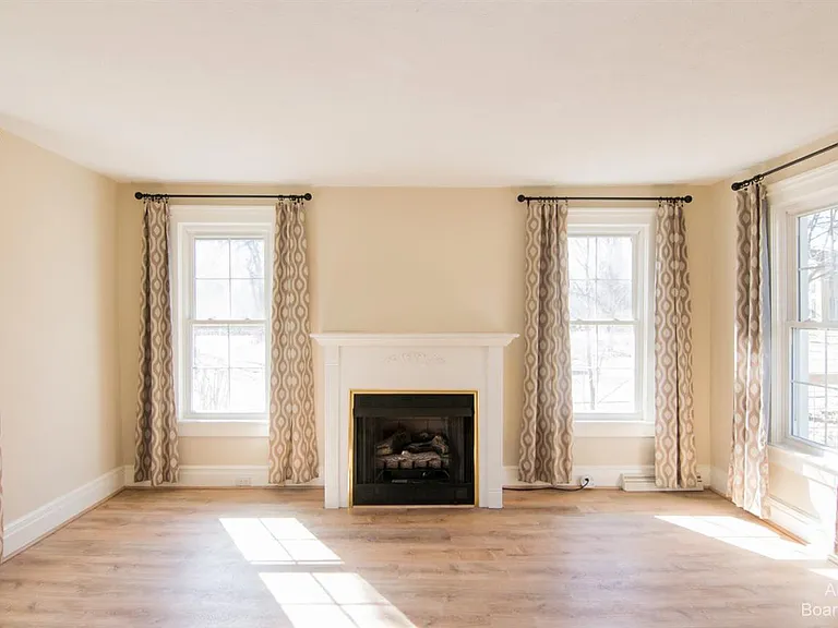5071 Plymouth Rd — Photo 9