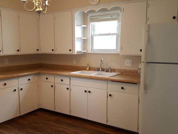 4th image of 2610 Deindorfer St