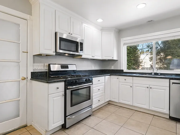 1385 Martin Ln — Photo 14