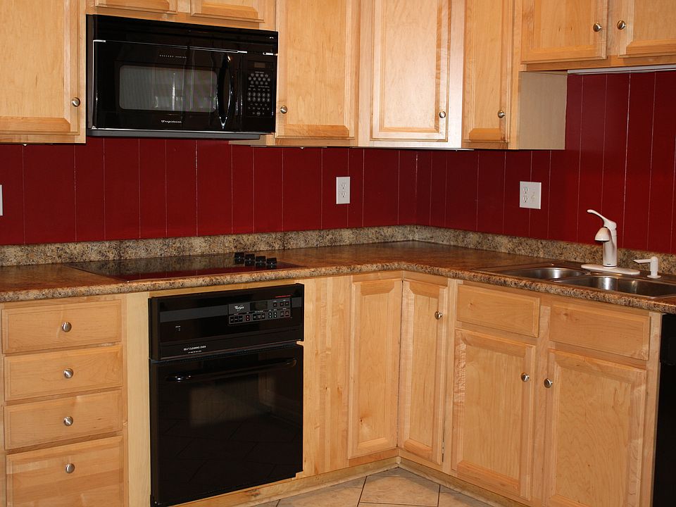 2nd image of 802 Bates St