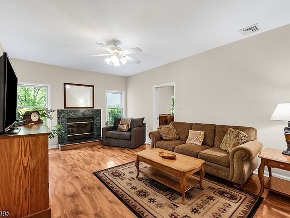4th image of 32 Saint Bernards Rd