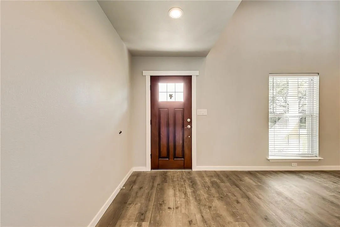 4 bed, 2.5 bath, 2248 sqft, $4,000 — Photo 2