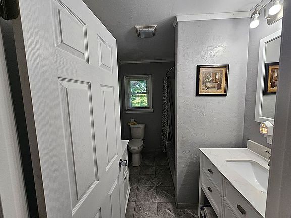 3rd image of 2135 Tiffin Ave