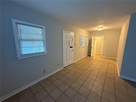 4th image of 666 Farnell Ln