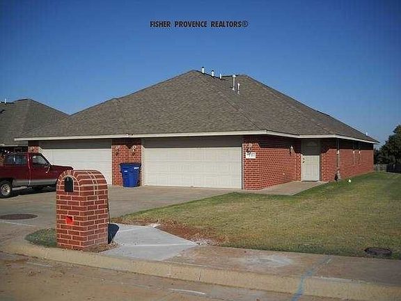 5th image of 709 S Pecan Hill St