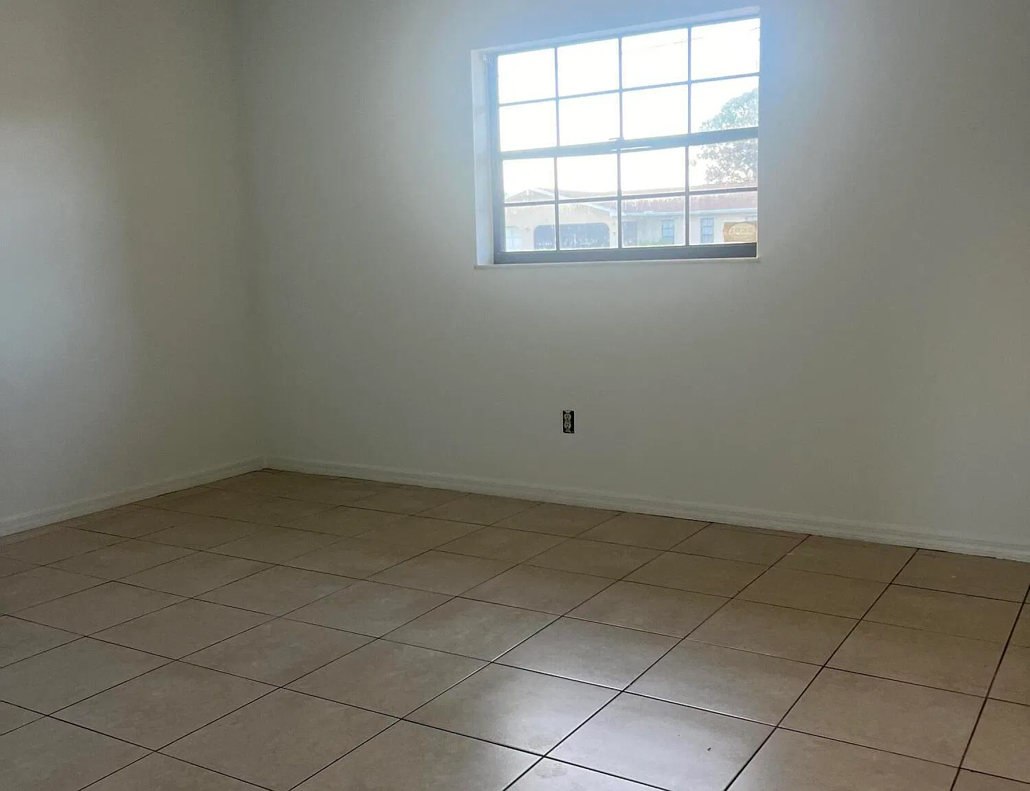 3 bed, 2.0 bath, 1896 sqft, $2,500 — Photo 3