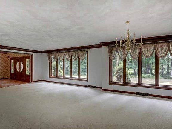 5th image of 14400 Highland Dr