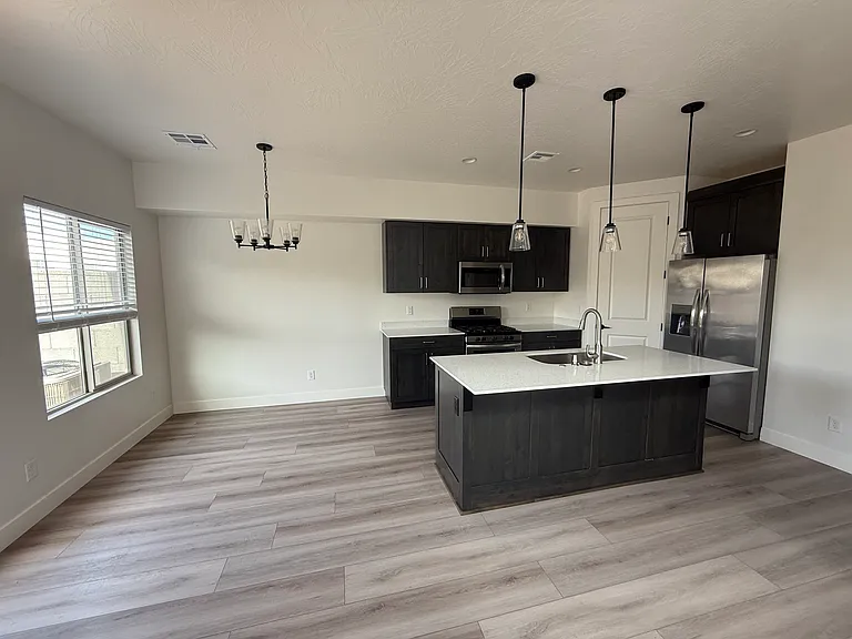 276 S 1930 W — Photo 10