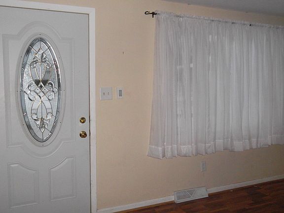 4th image of 614 Paris Ave