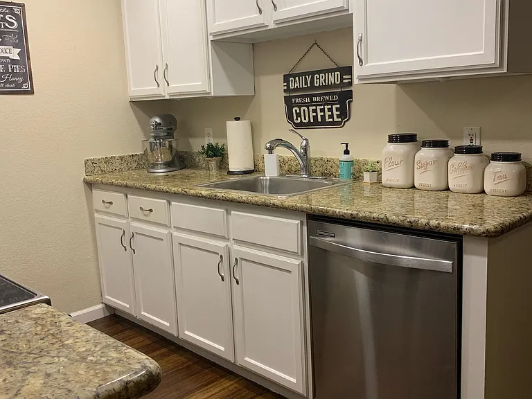 604 Arcadia Dr #1 — Photo 4