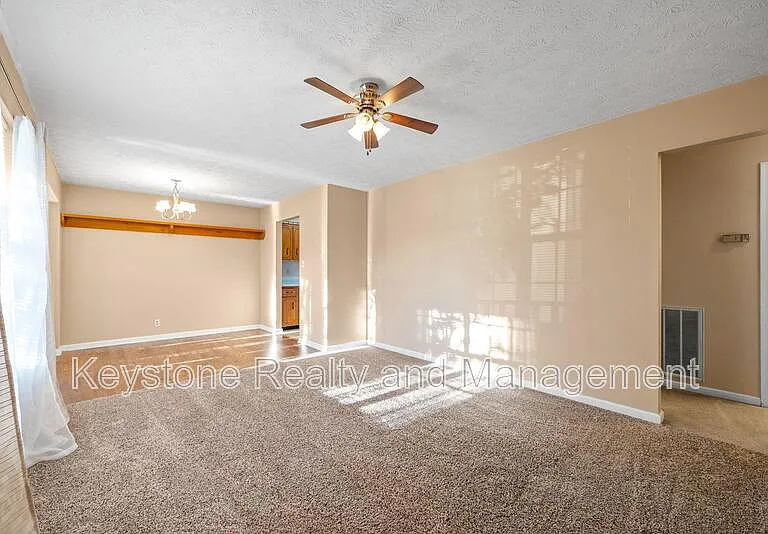 609 Artic Ave — Photo 3