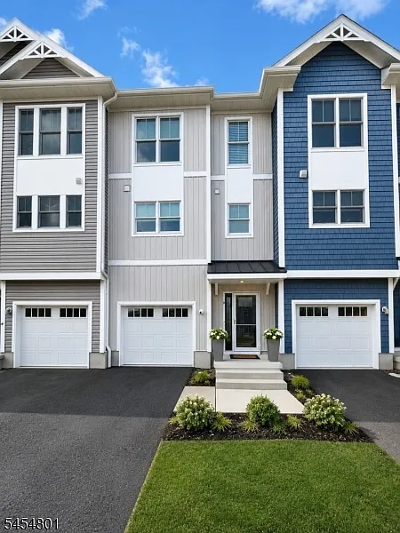 3 bed, 3.5 bath, 2349 sqft, $4,500 — Photo 1