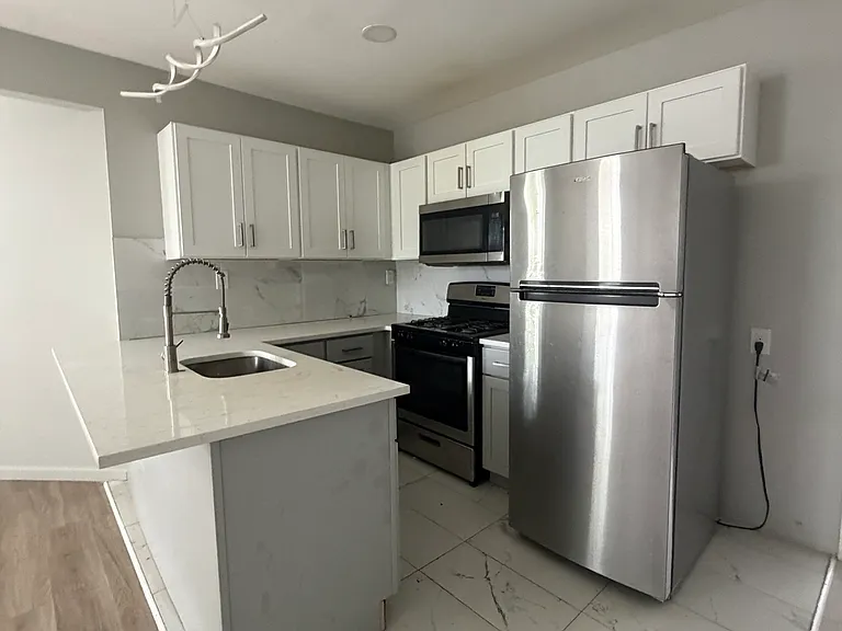 35 N 6th St #3 — Photo 9