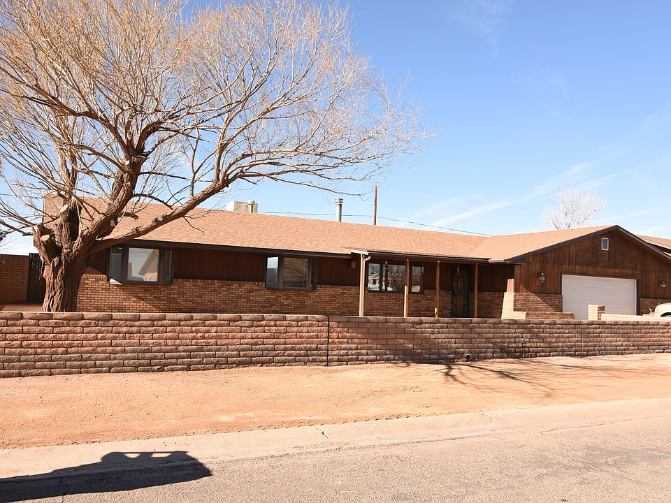 Front yard with 3 ft wall 