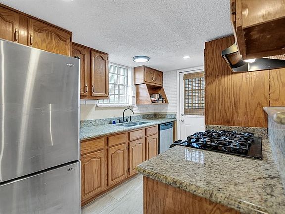 4th image of 13142 Chateau Ct