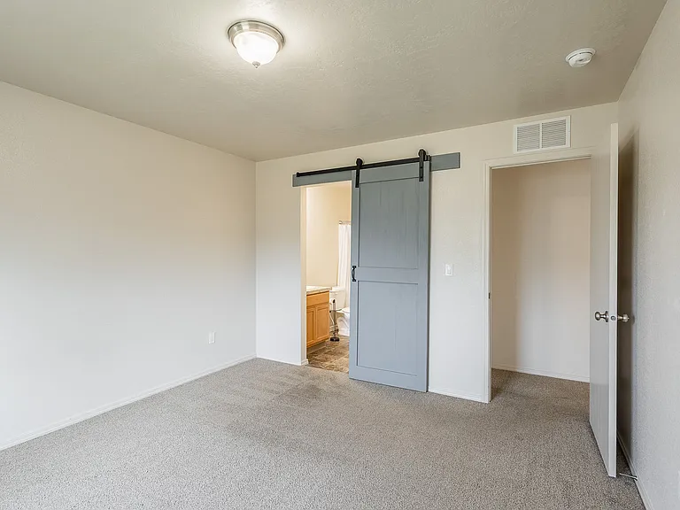 143 E Rose Lake Dr — Photo 20