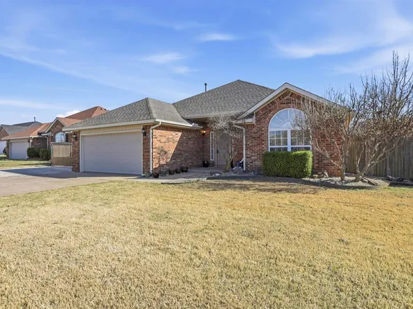 708 E Forest Court Ln, Mustang, OK 73064