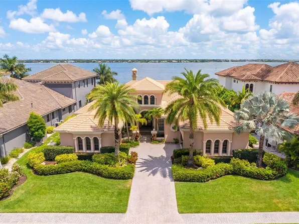 4015 Hawk Island Dr, Bradenton, FL 34208