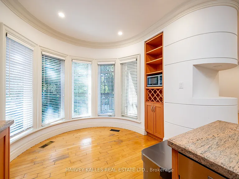 495 Deloraine Ave — Photo 18